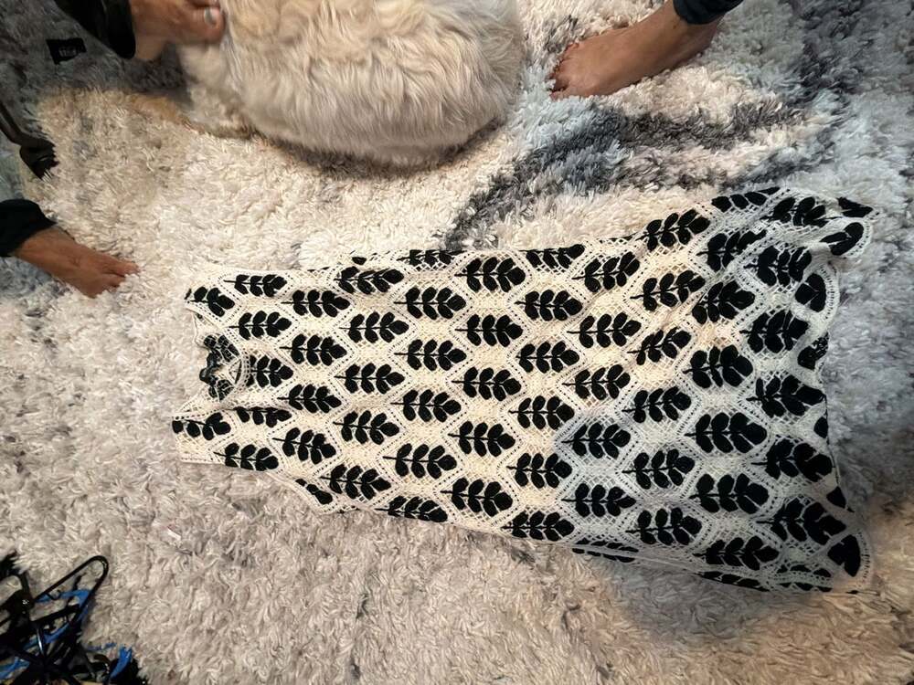 Kings Road Black and White Leaf Pattern Crochet Knit Tank Top